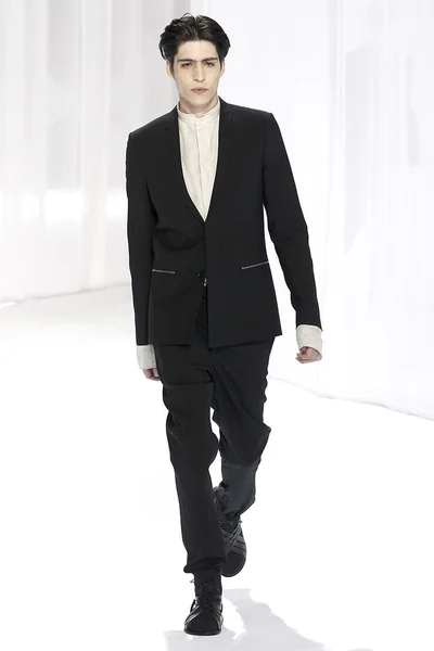 Look 19